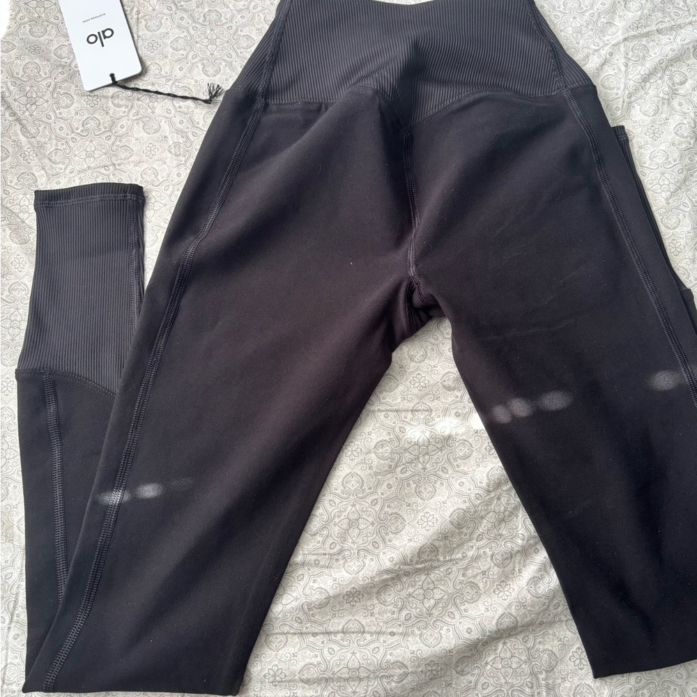 ALO Yoga Charcoal Leggings